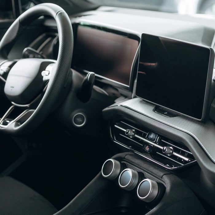Autoinnenraum Reinigung mit SHILOX Cockpitpflege, Universalreiniger, Polsterreiniger und Glasreiniger
