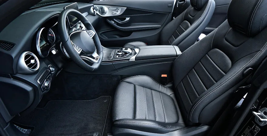 Interne Autopflege mit sauberem Fahrzeuginnenraum