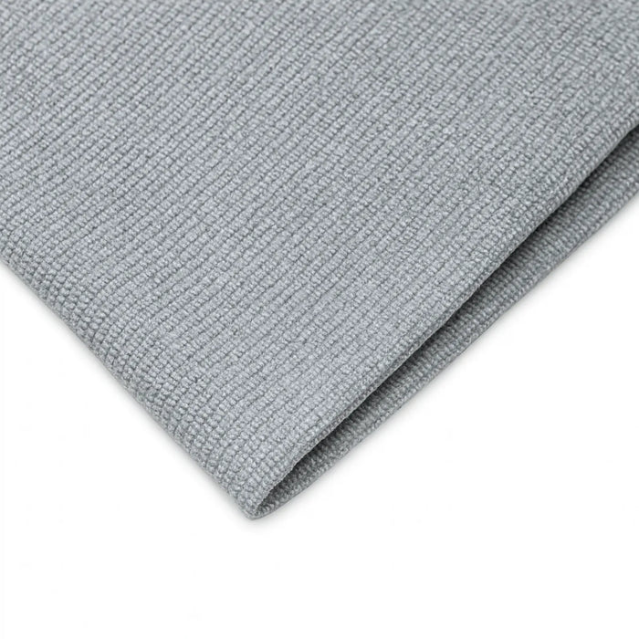 Graues Mikrofasertuch zur schonenden Fahrzeugreinigung und Pflege