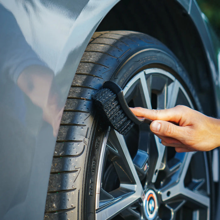 Reifenreinigungsbürste zur gründlichen Reinigung eines Autoreifens
