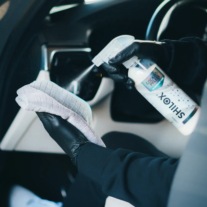 Cockpit Reinigung mit SHILOX Mikrofaser-Tuch